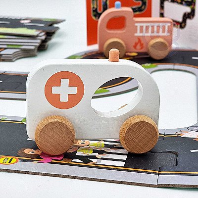 Vaikiškas stumdomas medinis greitosios pagalbos automobilis Tooky Toy