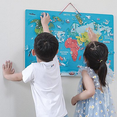 Edukacinė pakabinama lenta su magnetiniu pasaulio žemėlapiu ir priedais Viga